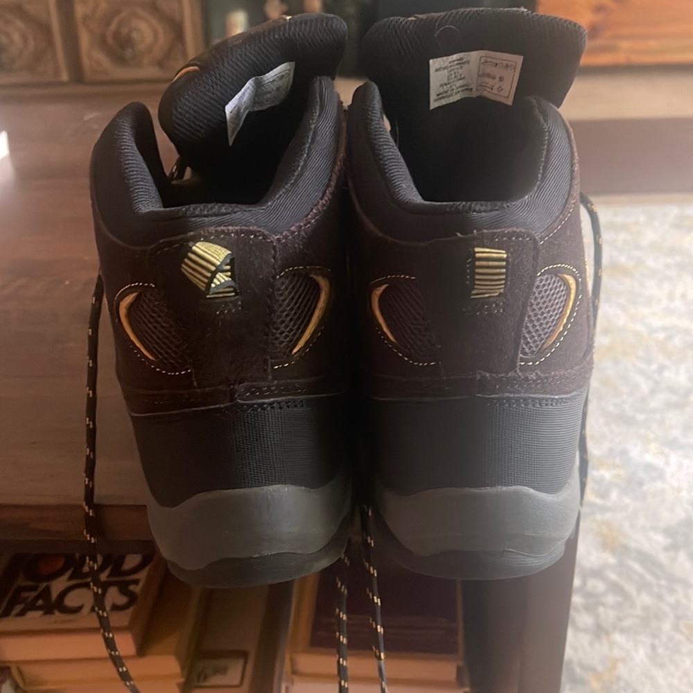 Gently used men work boots 🥾
